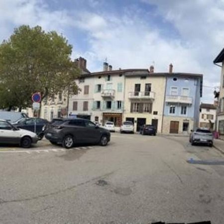 Appartement Sur La Place De Poncin Extérieur photo